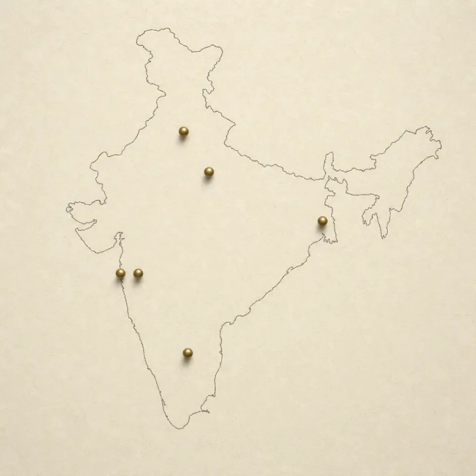 Map of India showing cities served by ChessWize coaches, including Bengaluru, Pune, Kolkata, Kanpur, Delhi, and Mumbai